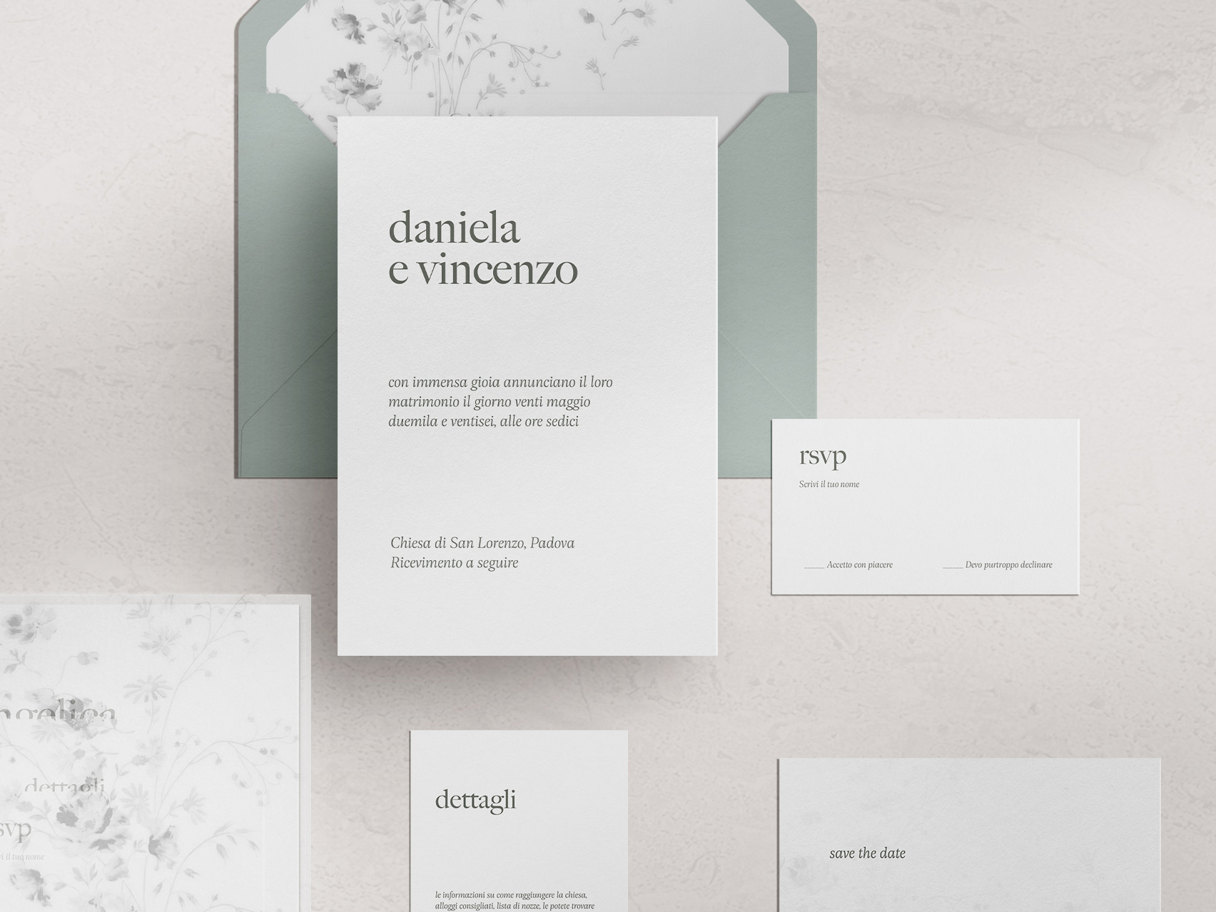 Suite Primula dal catalogo delle partecipazioni, colore salvia, moderna e sofisticata